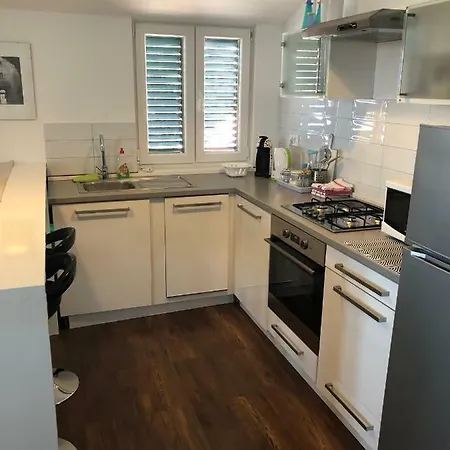 Seaview Apartment *